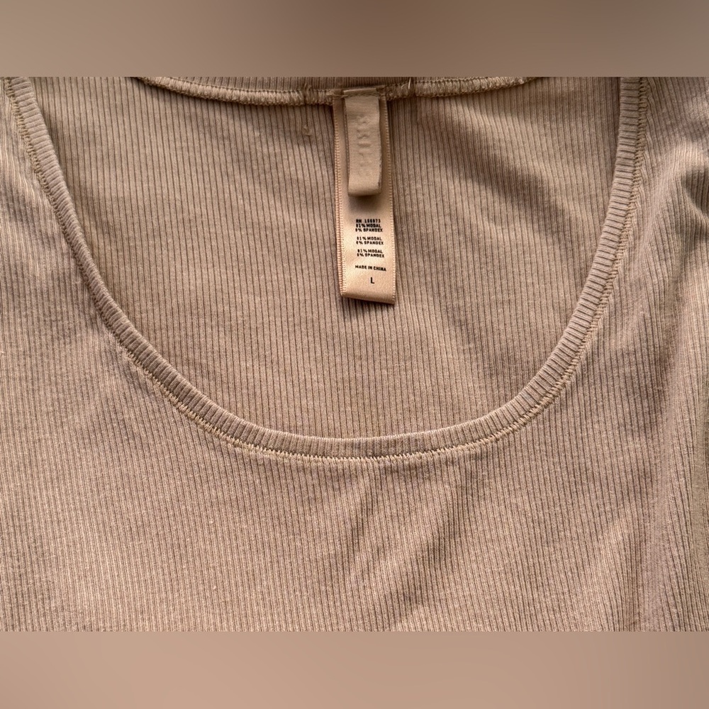 SKIMS Cotton Rib Tank - Picture 3 of 4